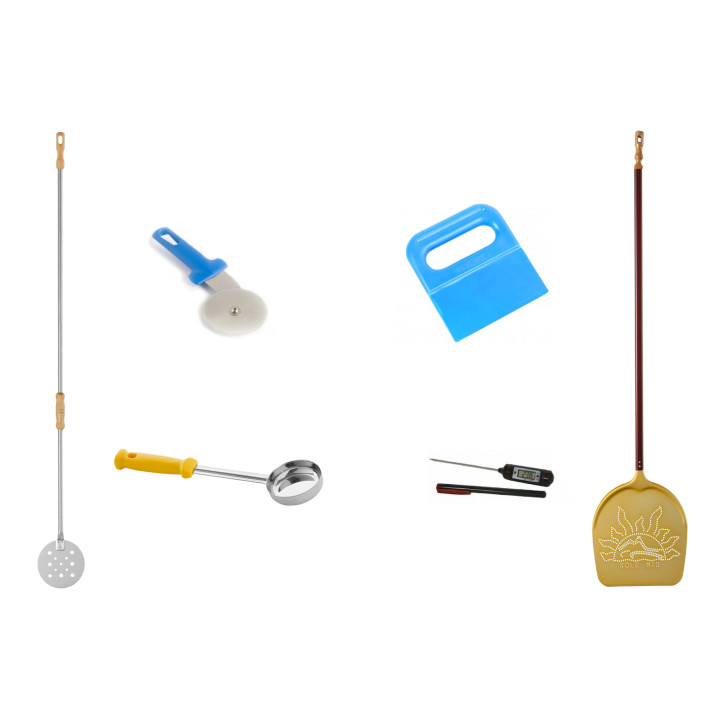 Kit Pizzaïolo 6 pièces 33/22 : 2 pelles (enfourner 33 et défourner 22) , 1 roulette, 1 louche 90g, 1 coupe pâton, 1 thermomètre