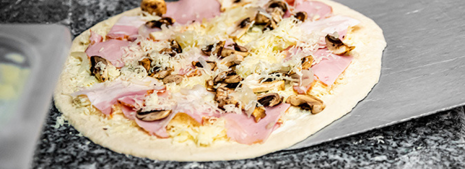 Pelle à Pizza Coulissante : Un Outil Essentiel pour Tous les Pizzaiolos