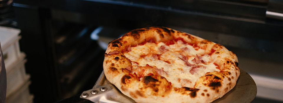 Pelle à pizza : L'outil indispensable pour réussir vos pizzas maison