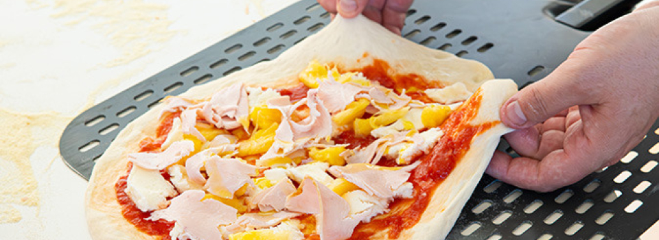 Pelle Pizza Perforée : Tout Ce Que Vous Devez Savoir