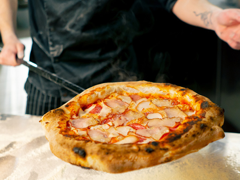 Pourquoi la Pizza Colle à la Pelle ? Solutions et Astuces