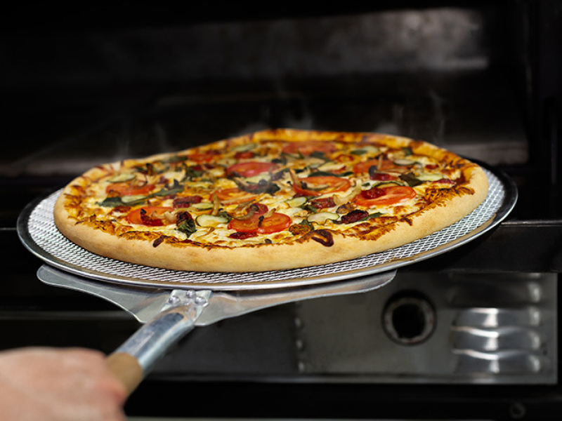 Pelle à Tourner les Pizzas : L’Indispensable de Votre Cuisine